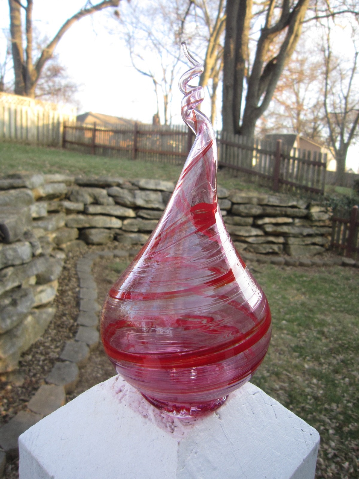 UNUSUAL RED SWIRL BLOWN GLASS WHATISIT NOVELTY PIECE – CONVERSATION STARTER