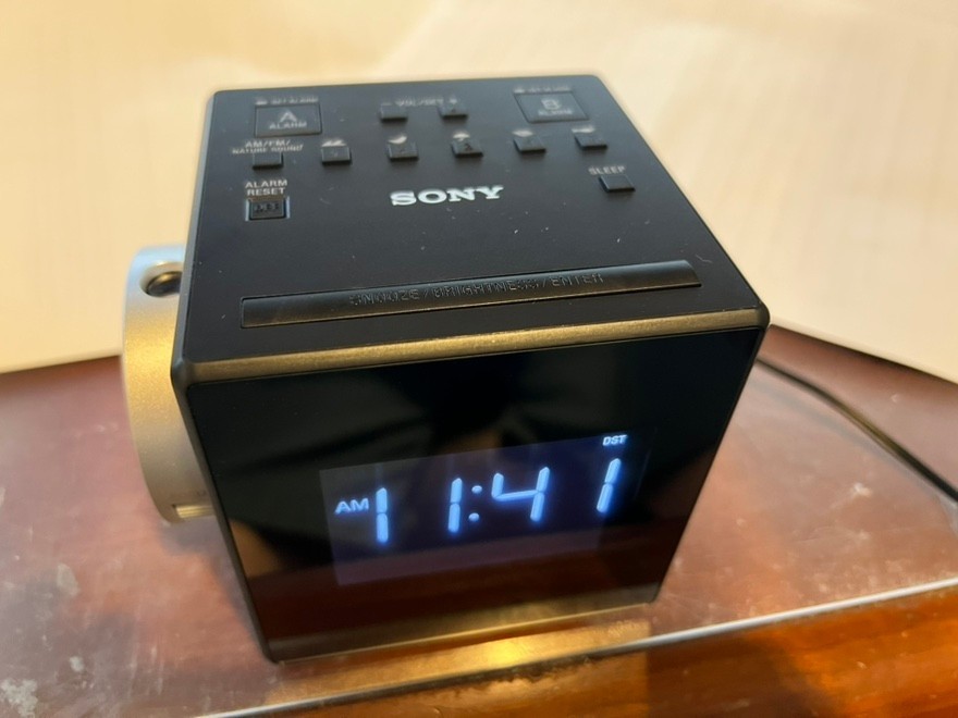 New SONY ICF-C1PJ Alarm Clock Radio w/Time Projector Nature Sounds Time-Backup