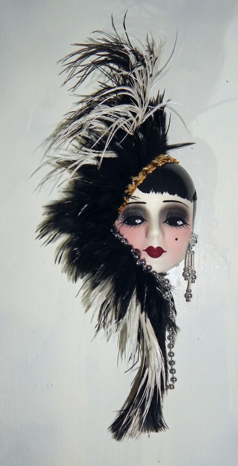 Unique Creations Lady Face Mask Wall Art, Wall Hanging Decor – NEW IN BOX