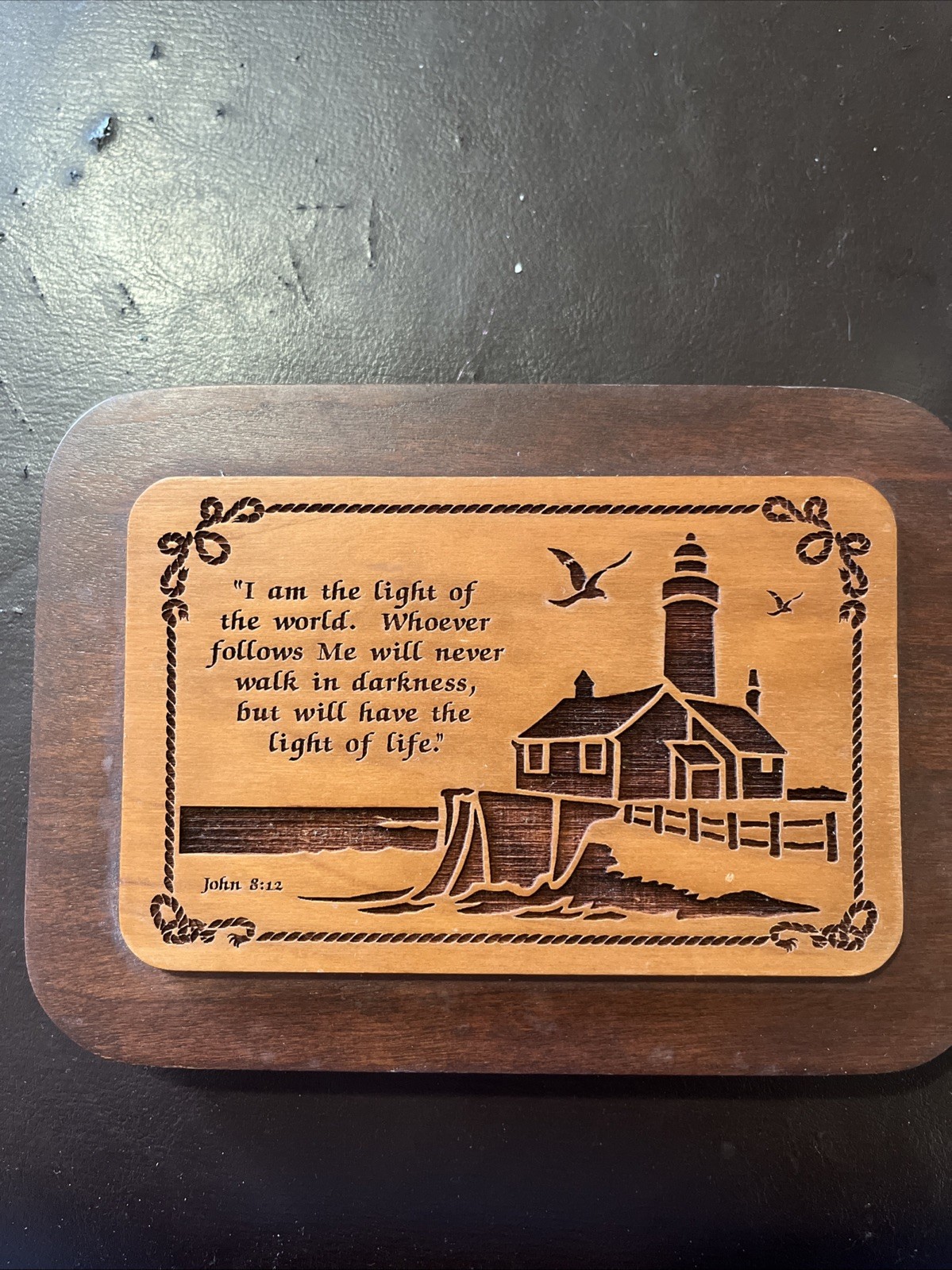 P. GRAHAM DUNN HANDMADE AMISH CHERRY WOOD CARVED WALL PLAQUE John 8:12