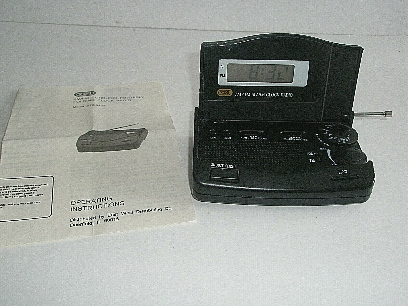 Tozai AM/FM Cordless Portable Folding Clock Radio 1994 Vintage AC-9403