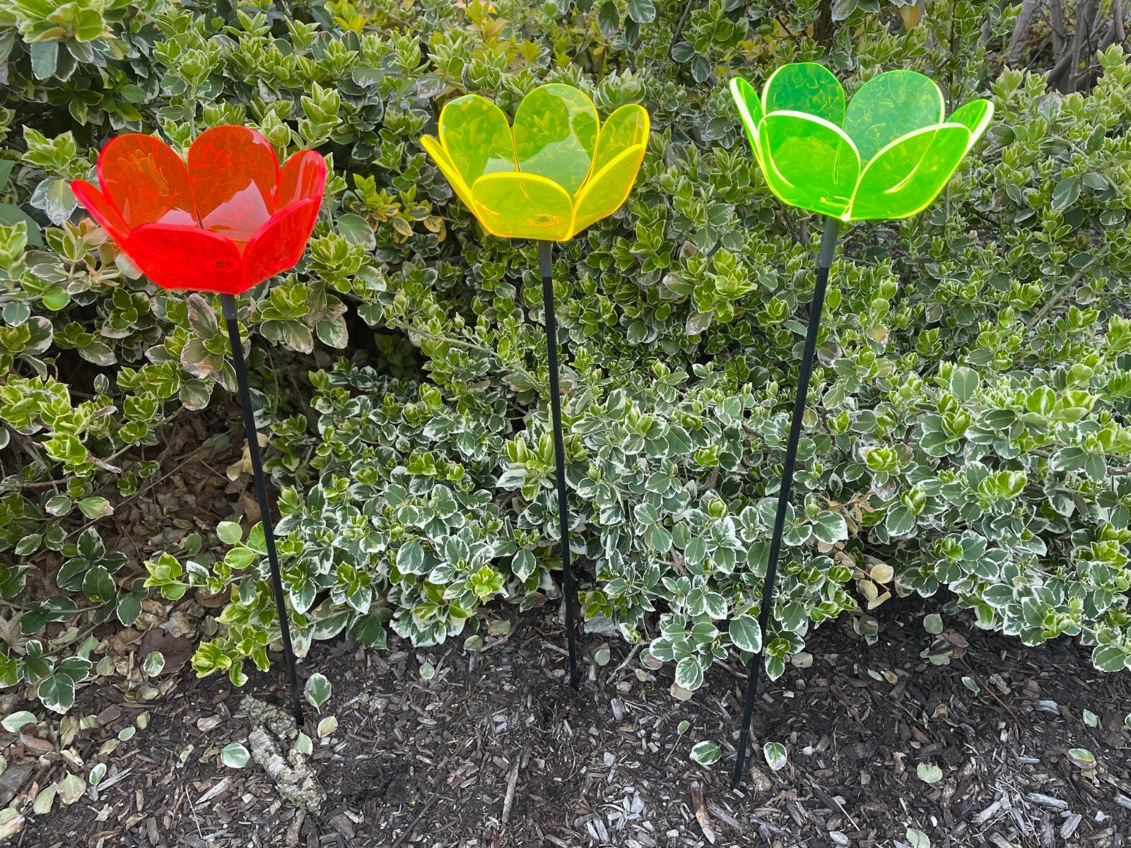 Suncatcher Tulip Set (3) 4″ x 2½” x 20 Tall Solar Tangerine, Lemon, Verde Green