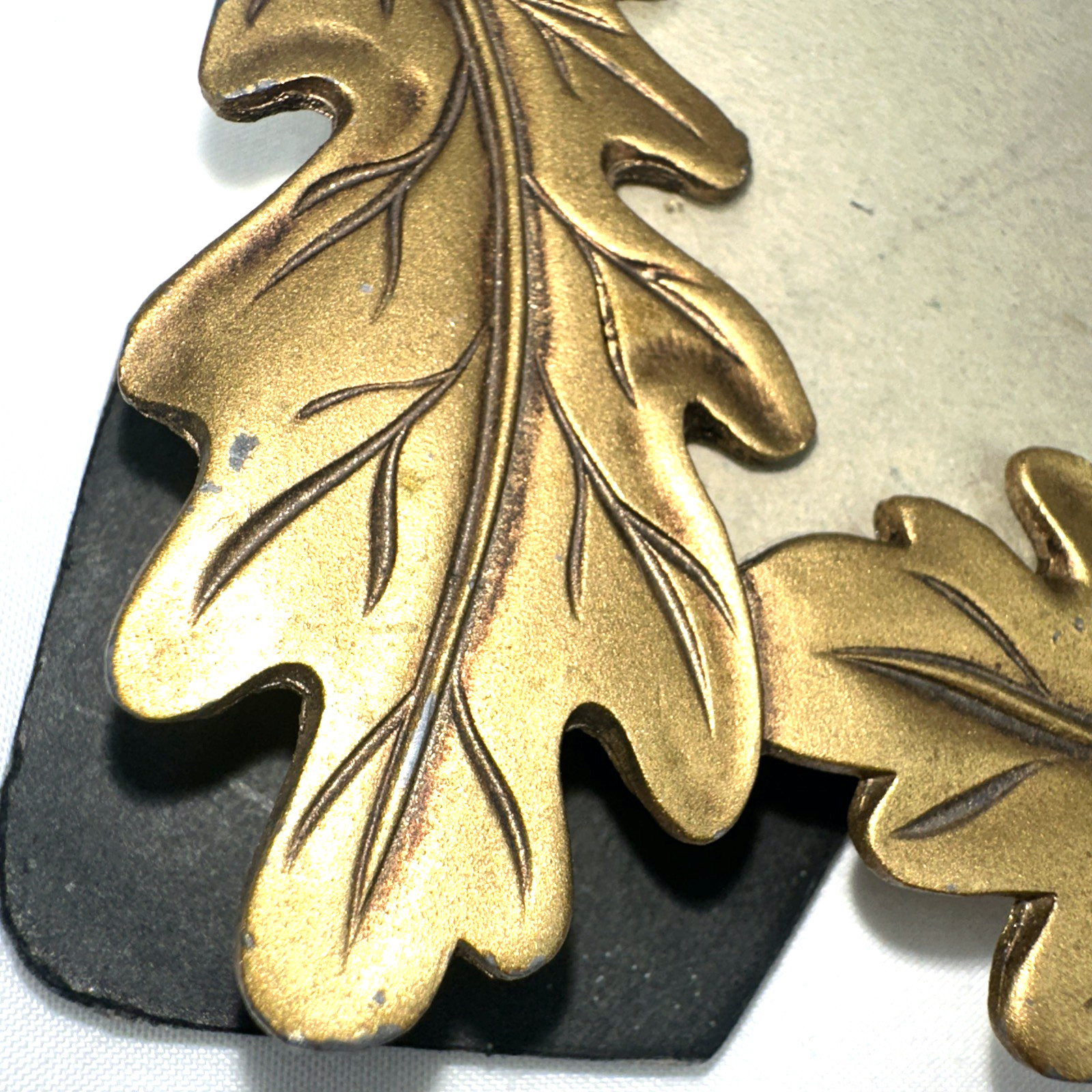Vintage 70’s Gold Oak Leaves 3.5in x 5in photo size Picture Frame 4.75in x 6. in
