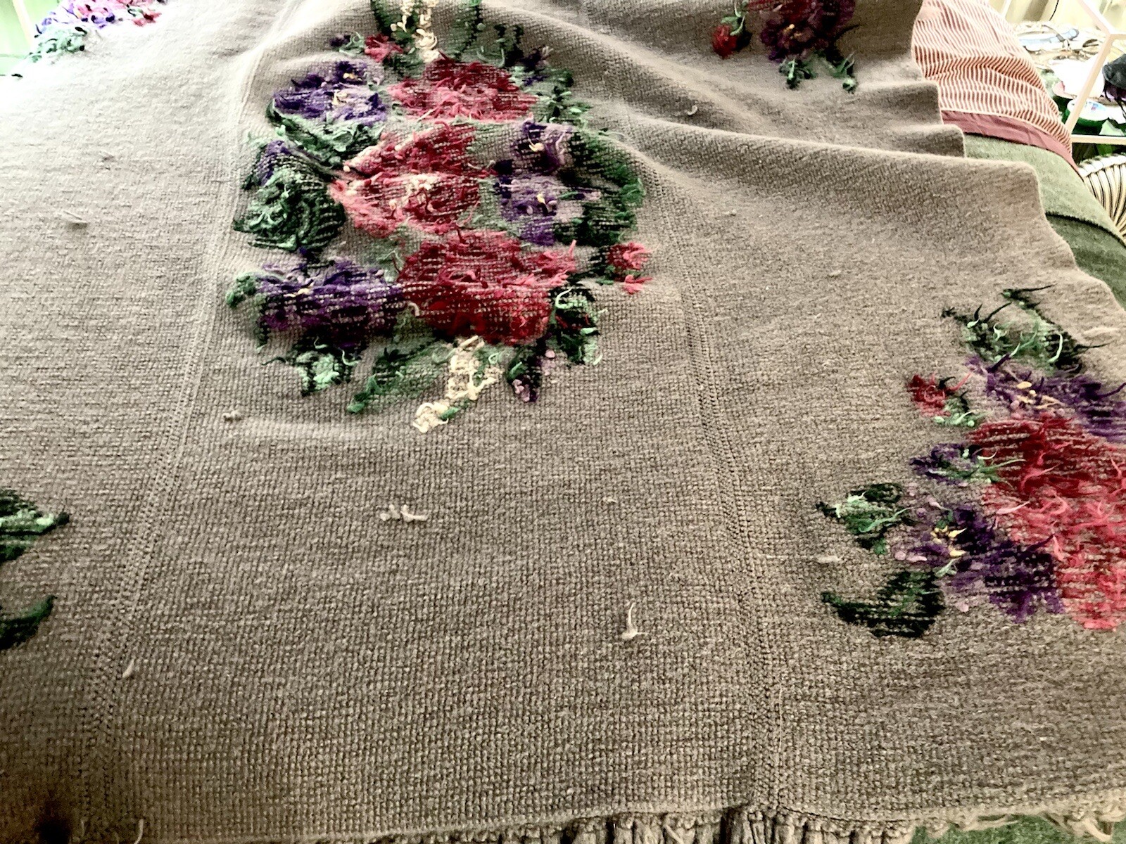 Hand-Knitted? Heavy Purple Fringed Bed Throw w/Bursts of Embroidered Red Roses