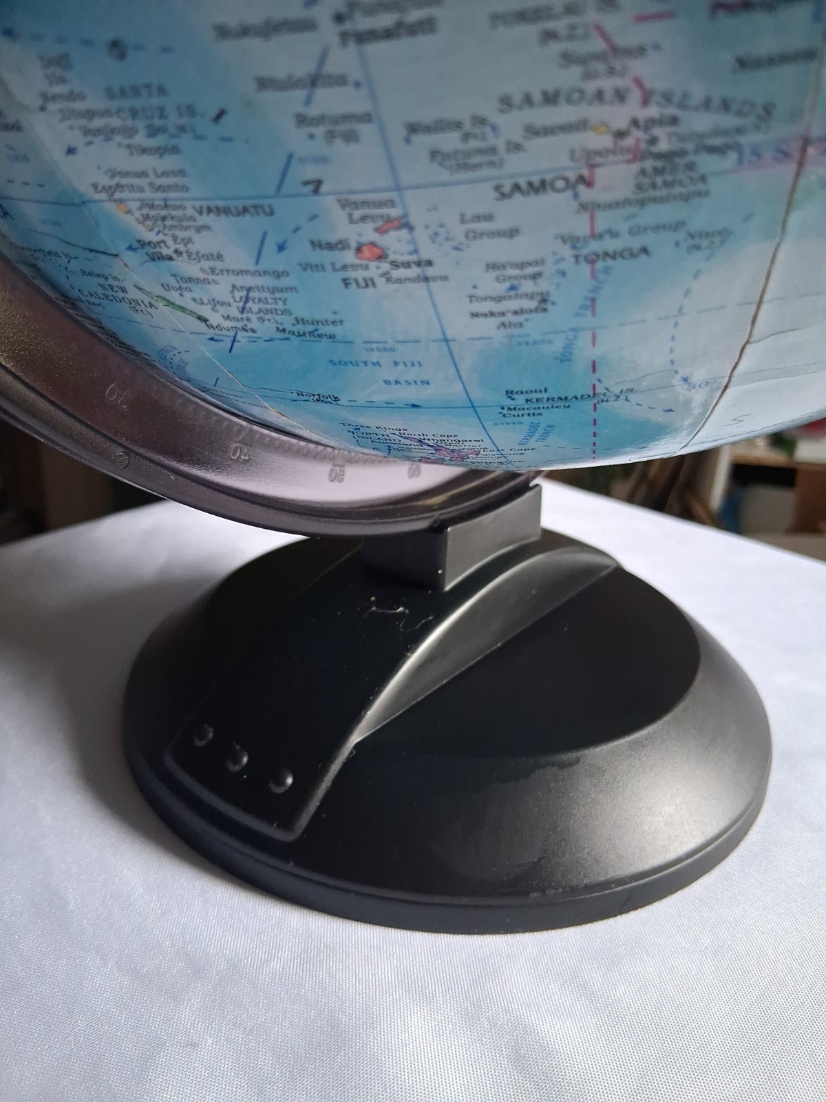 GlobeMaster 12″ Tabletop Rotating Multicolor World Globe *see aging As Is*