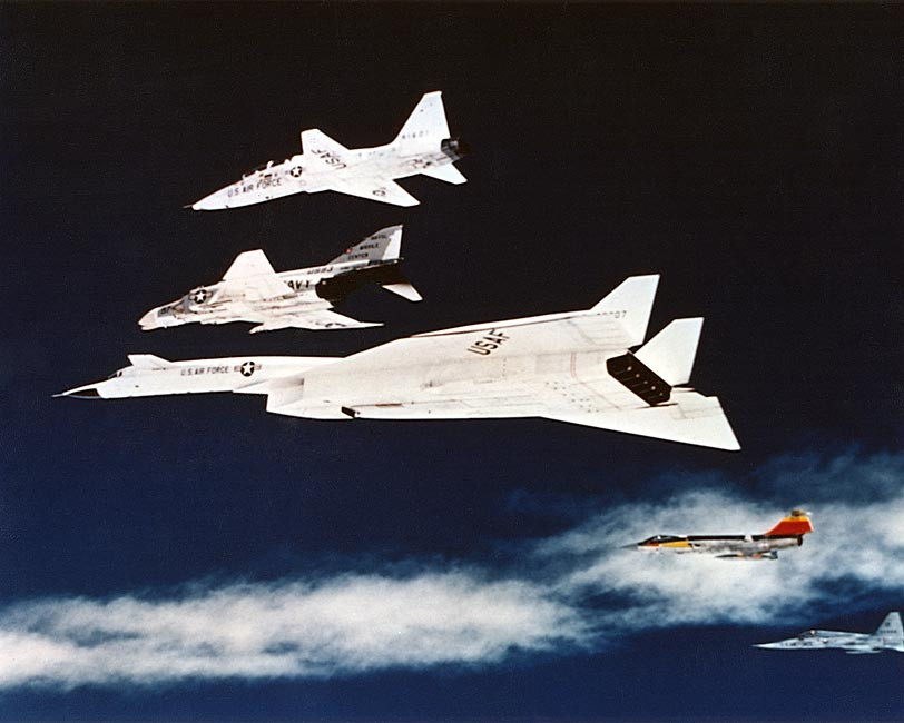 XB-70 VALKYRIE AIRCRAFT FORMATION IN FLIGHT PHOTOGRAPH PHOTO PRINT