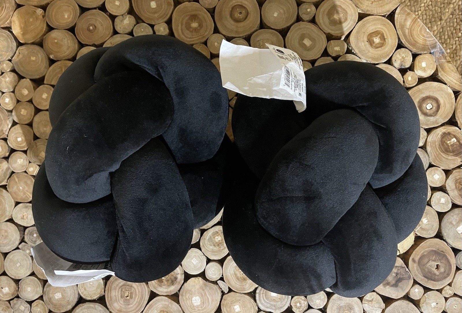 NWT-2 Room Essentials Knot Mod Art Deco 11″ Jet Black Velvet Pillows Memory Foam
