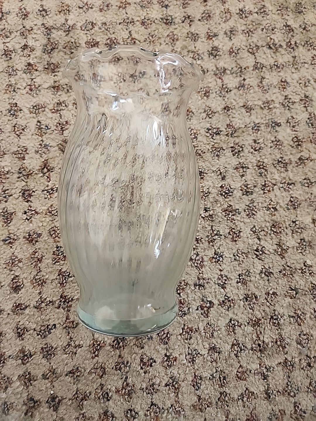 Ruffled Edge Flower Vase With Swirl Design 6.5″ Tall 4″ Wide Excellent Vintage