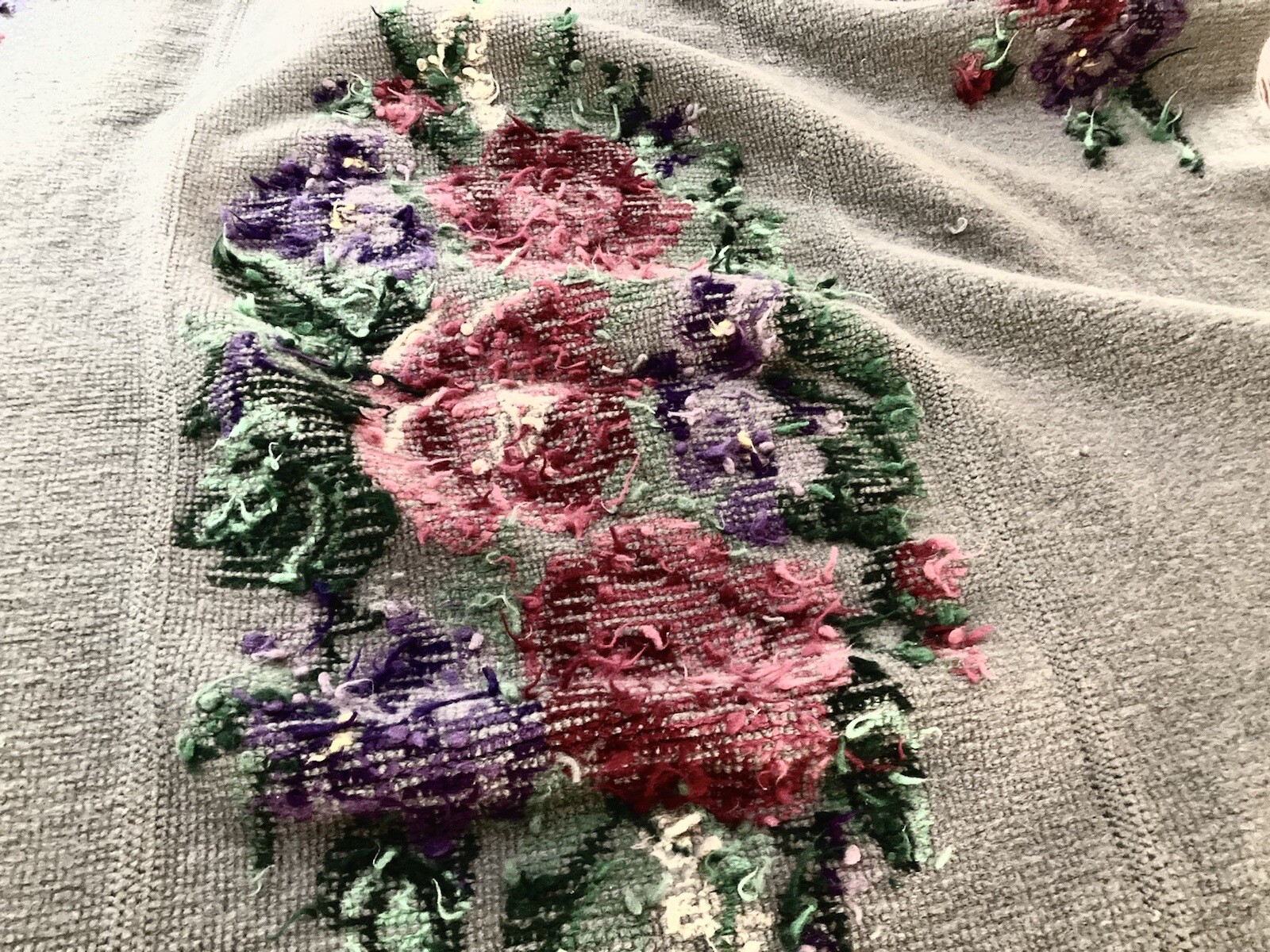 Hand-Knitted? Heavy Purple Fringed Bed Throw w/Bursts of Embroidered Red Roses
