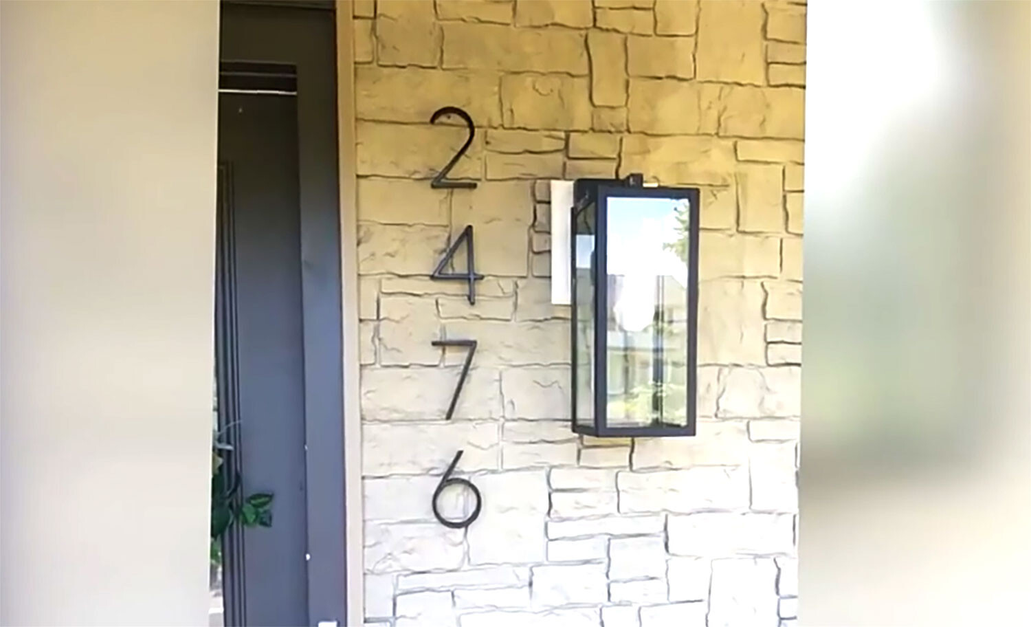 Outdoor Numbers For House Address Black Metal WIth Screws and Anchors