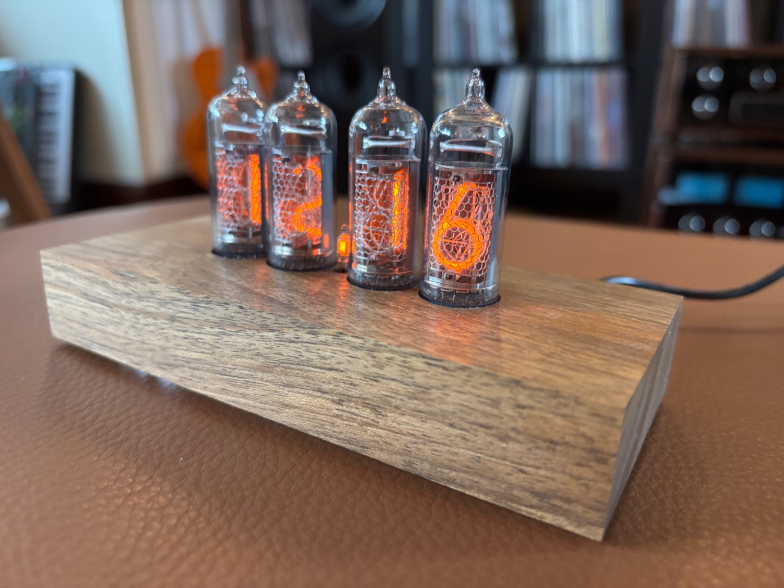 Nixie Star – Nixie Tube clock Walnut Case w/ Spare IN-14 Tube – NEW IN BOX!