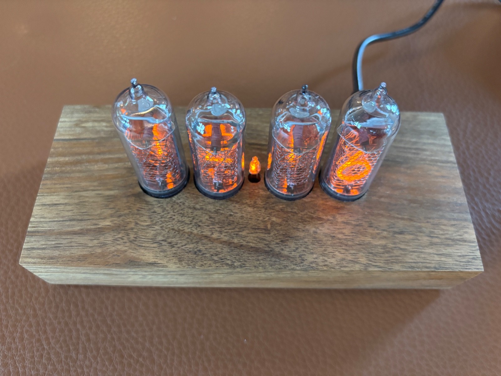 Nixie Star – Nixie Tube clock Walnut Case w/ Spare IN-14 Tube – NEW IN BOX!