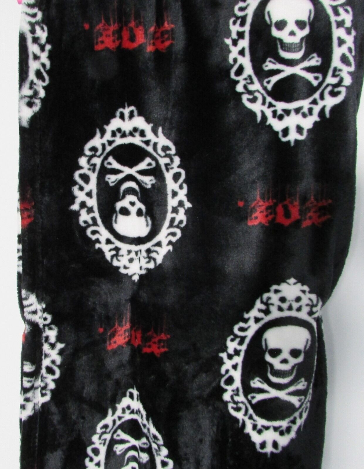 Betsey Johnson Skulls Plush Throw Blanket 50 x 60 Black Multi NWT