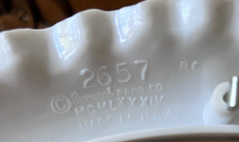 Vintage 18″ x 15″ Burwood Bright White Ruffled Edge Hobnail Mirror #2657 USA EUC
