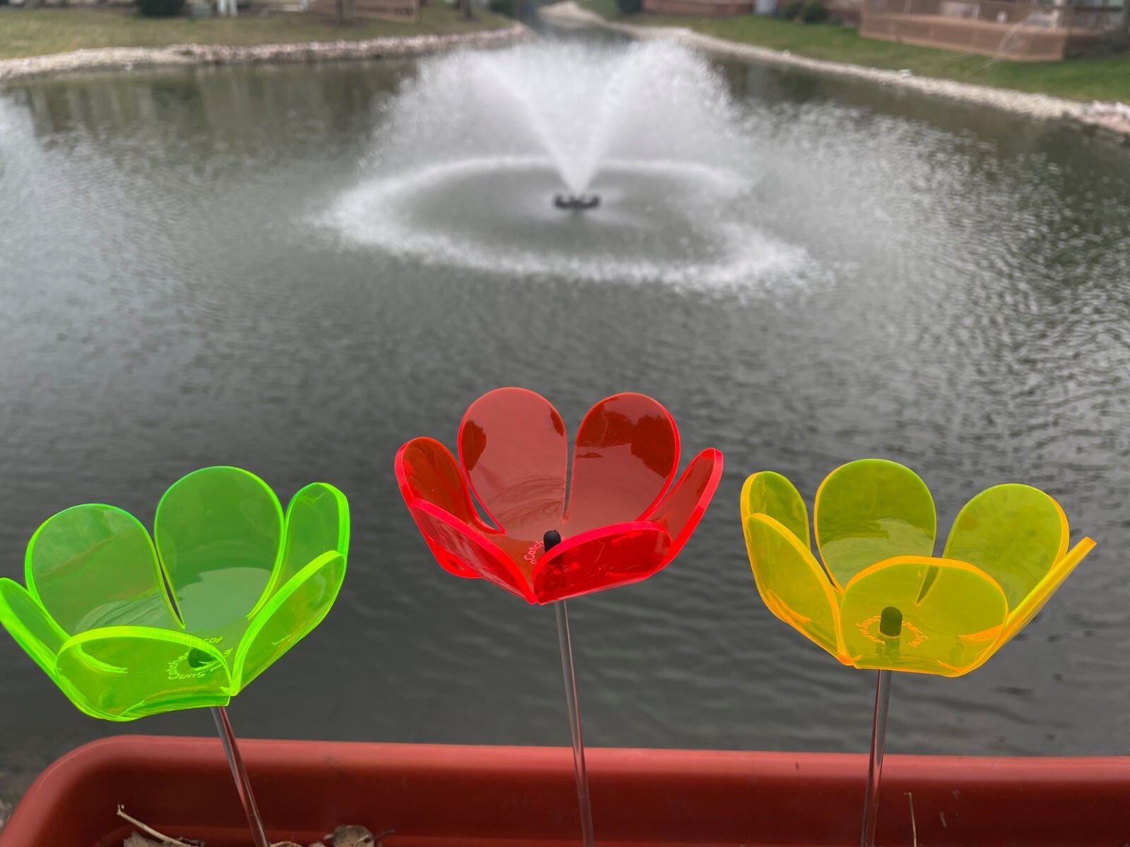 Suncatcher Tulip Set (3) 4″ x 2½” x 20 Tall Solar Tangerine, Lemon, Verde Green