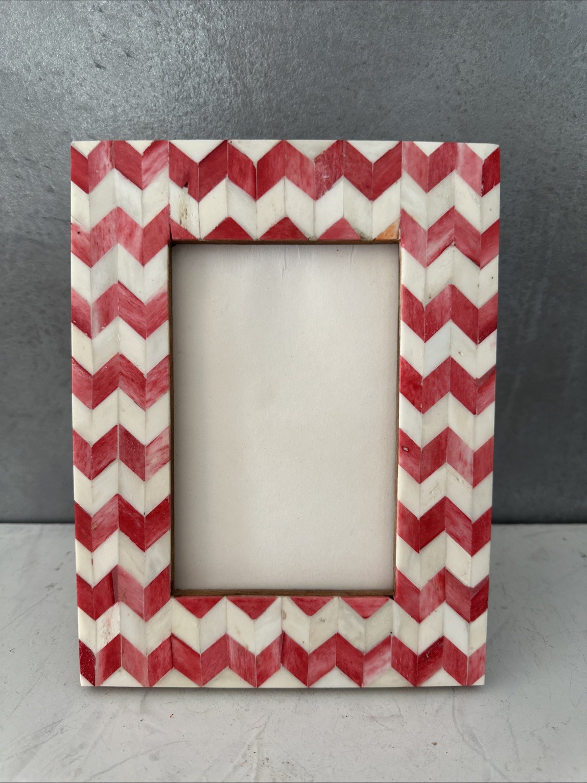 Mosaic Chevron Pattern SHELL Inlay Red/White Picture Frame photo Size 4×6 P18