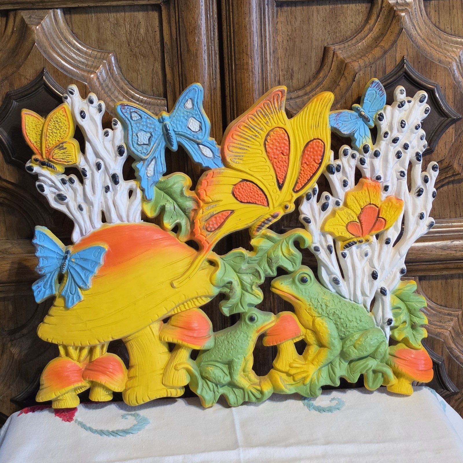 Homco mushroom wall art with frogs and butterflies vintage 1970s