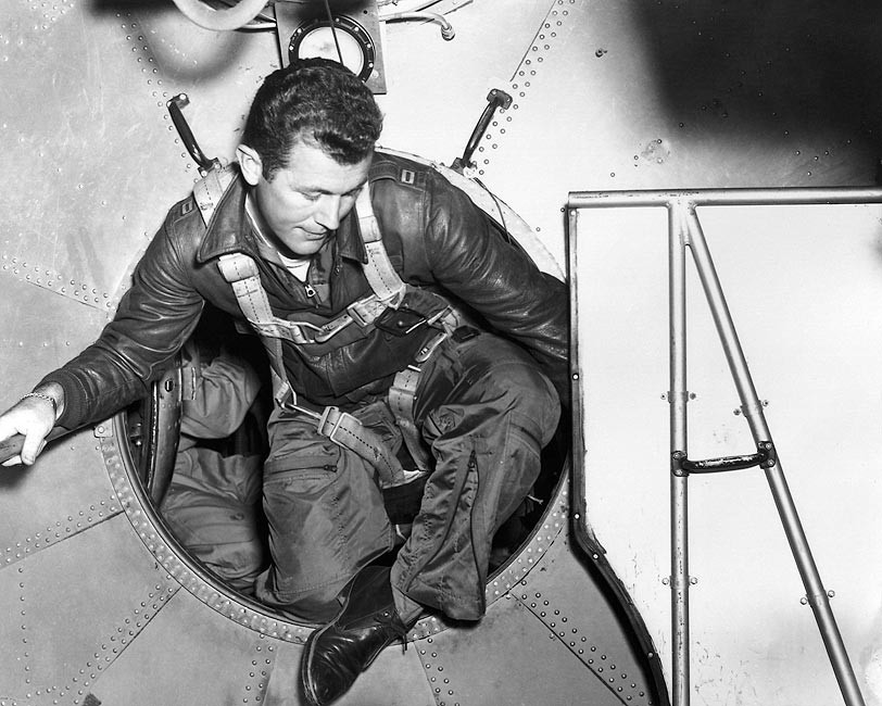 CHUCK YEAGER IN B-29 ENTERING THE BELL X-1A PHOTOGRAPH PHOTO PRINT