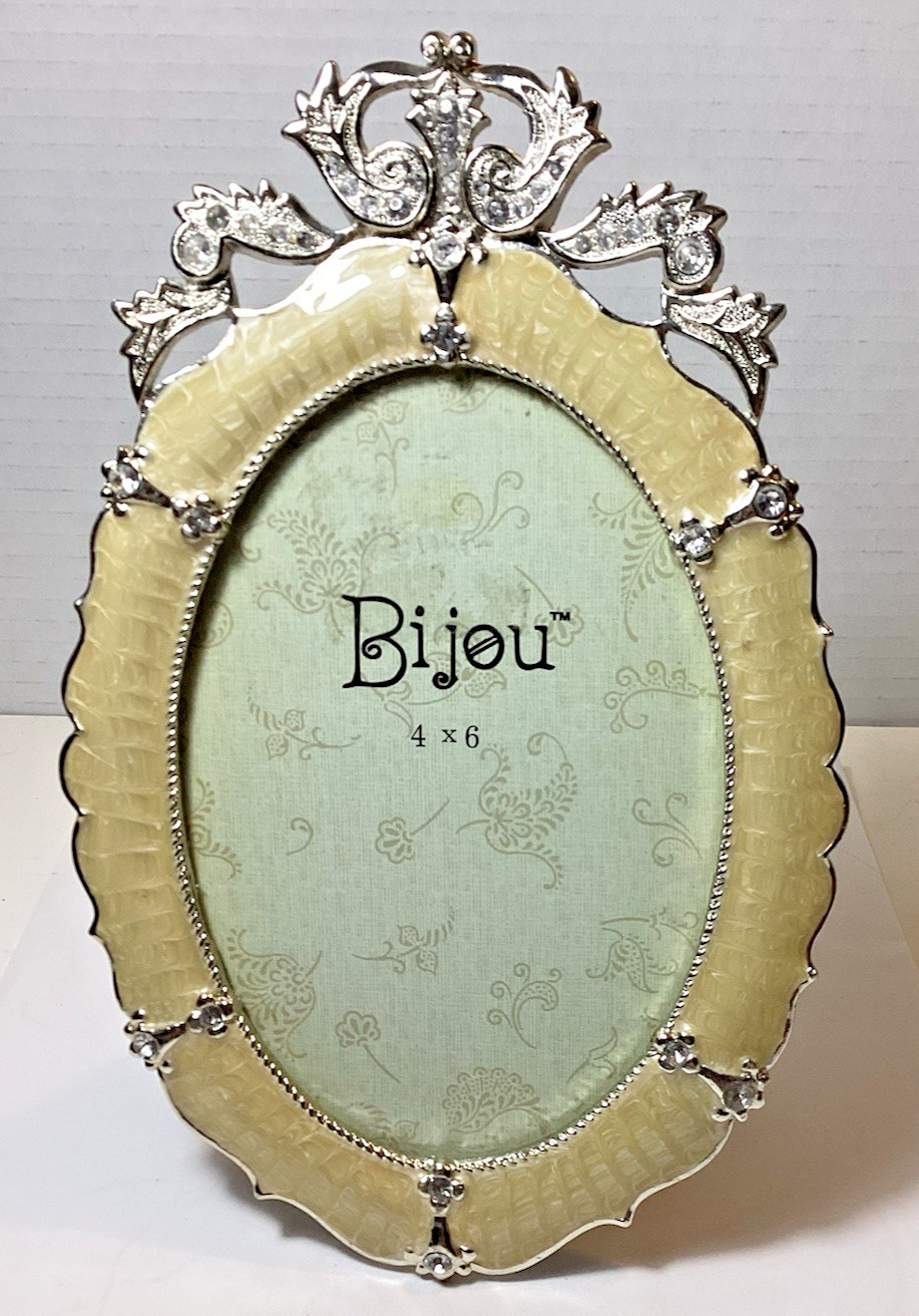 Bijou 4 x 6 Oval Picture Frame/Crystals/Easel Stand Back/Silver & Cream Frame
