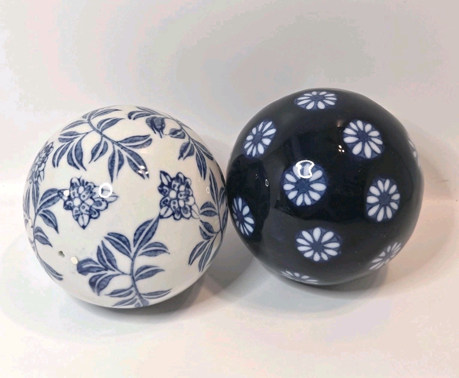 Asian Inspired Decorative Ceramic Spheres/Balls Blue & White Florals Set of 4 3″