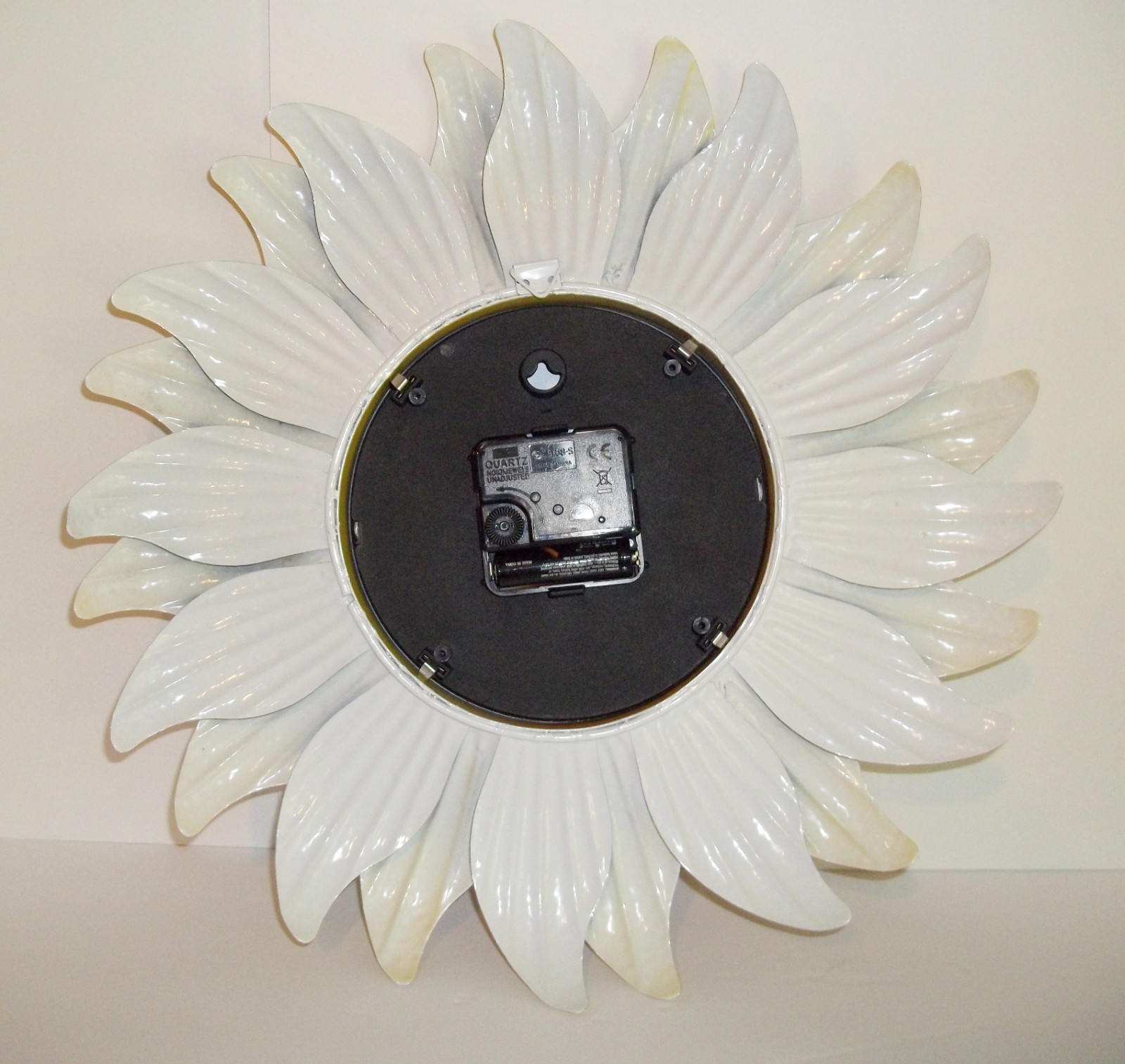 HOBYLUBY 13” Outdoor Wall Clock, Sunflower Clock Silent Non-Ticking, Waterproof
