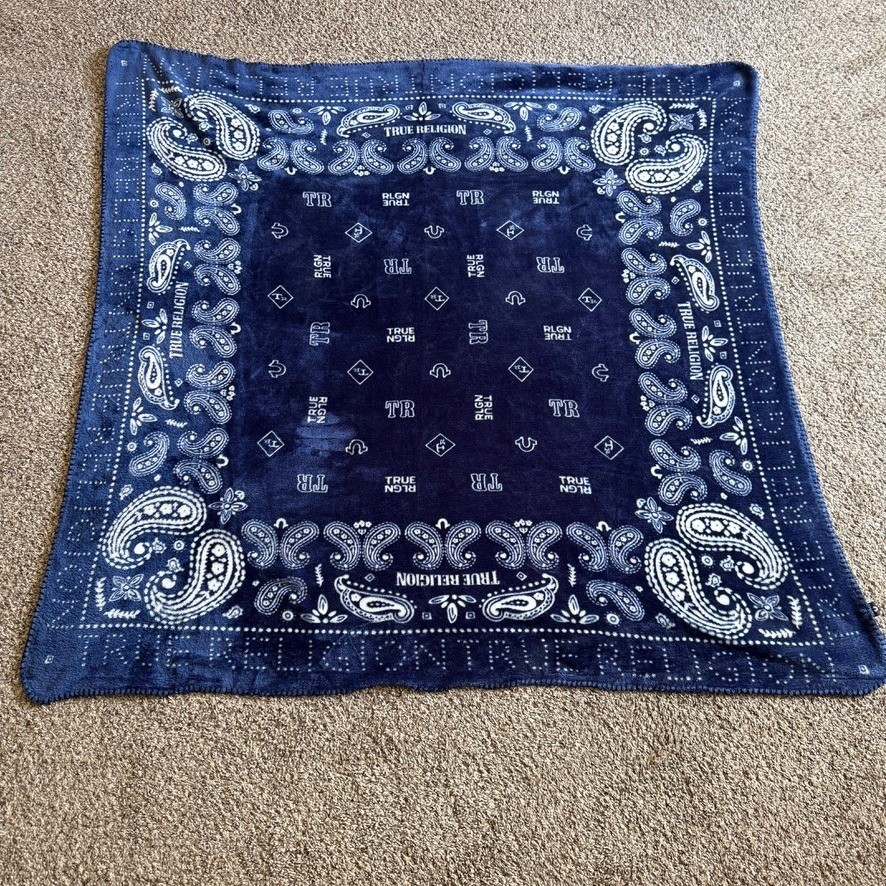 True Religion Throw Blanket Unisex OS Navy Blue Excellent Paisley Bandana Fleece