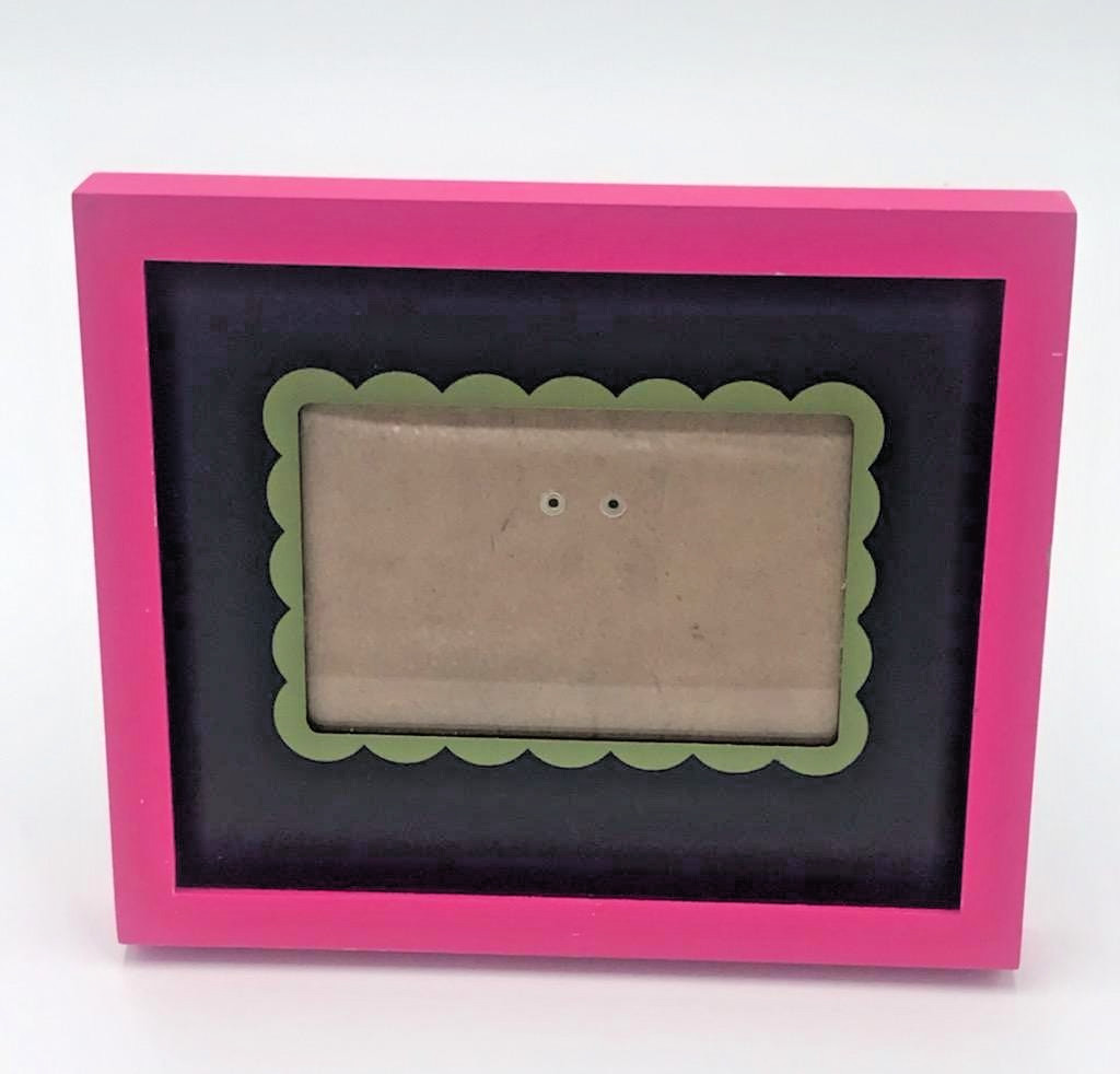 4 x 6 Wooden Photo Frame Double Layer Pink/Black Scallop Design 8 in H 9.5 L