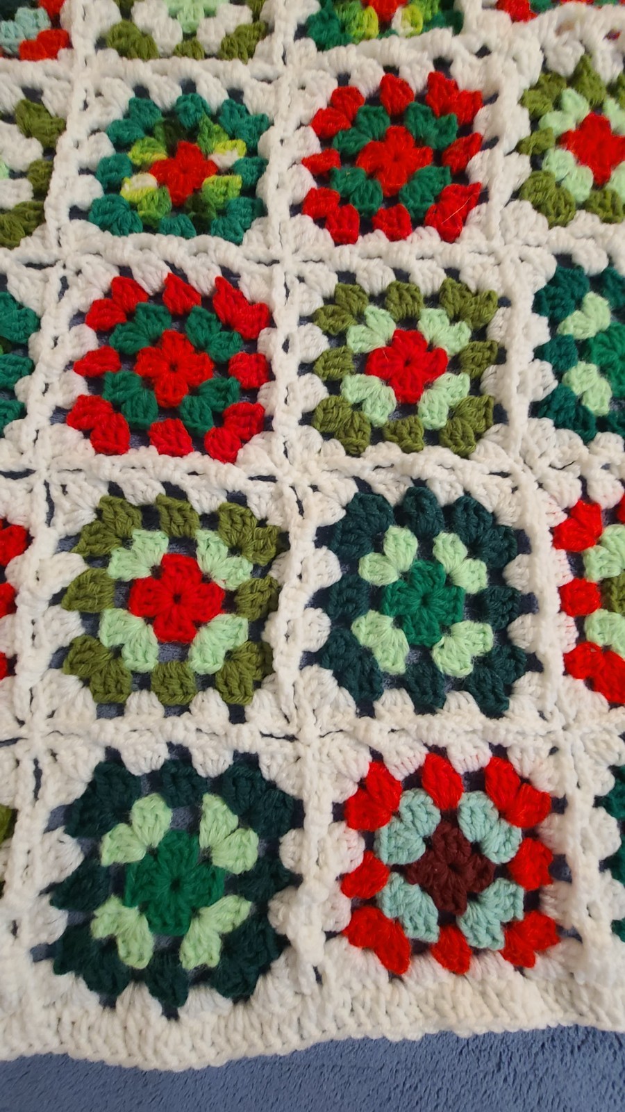 Handmade afghan featurimg a Festive Christmas color palette