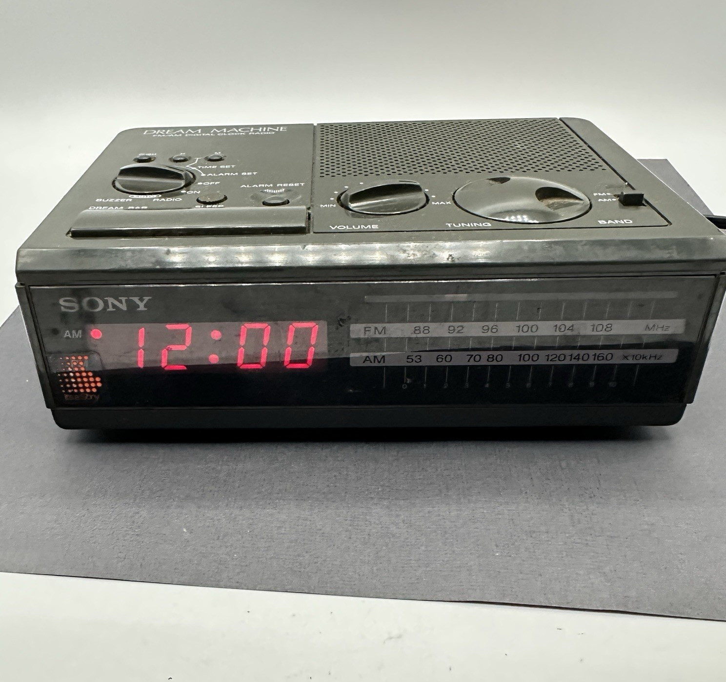 Vintage Sony Dream Machine Clock Radio FM AM Digital Alarm Black ICF-C2W 1980s