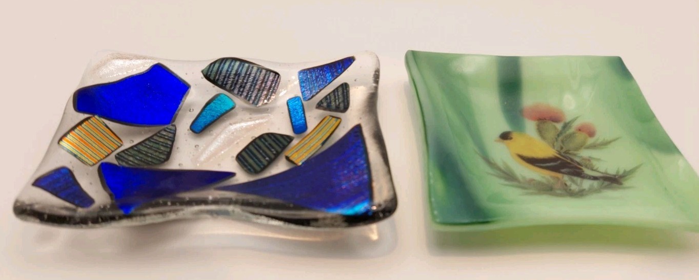 2‑Piece Handcrafted Fused Glass Plate Set – New – Goldfinch