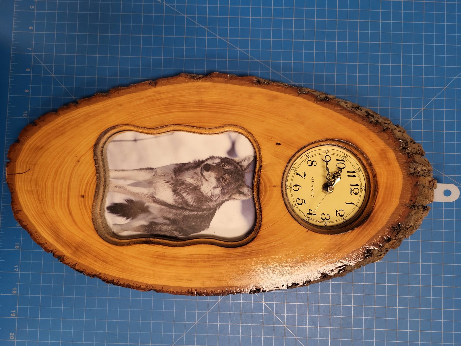Wood Slice Clock Wolf Picture Rustic Style Wall Decor Art Unique Gift
