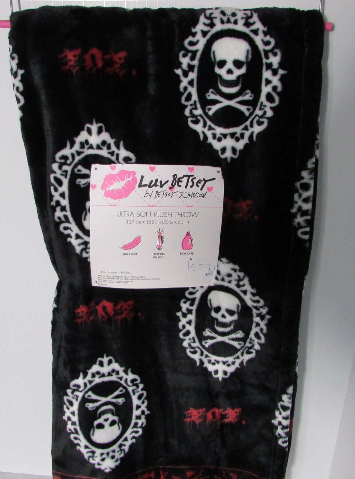 Betsey Johnson Skulls Plush Throw Blanket 50 x 60 Black Multi NWT