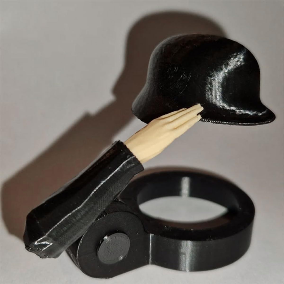 Funny Military Salute Beer Bottle Cap Cover – Dustproof Beer Helmet Cap Soldier