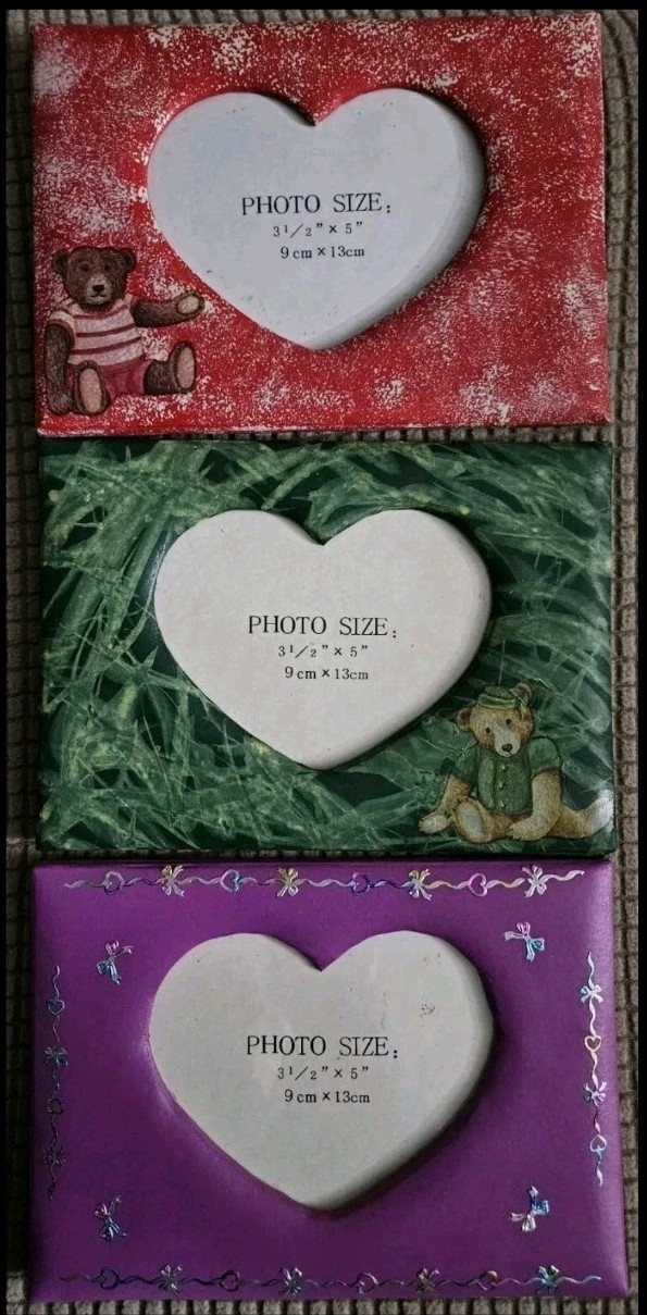 3 Red PR GN 7X5 Cardboard Picture Frames Heartshape Photo Decorative Fits 3.5×5″