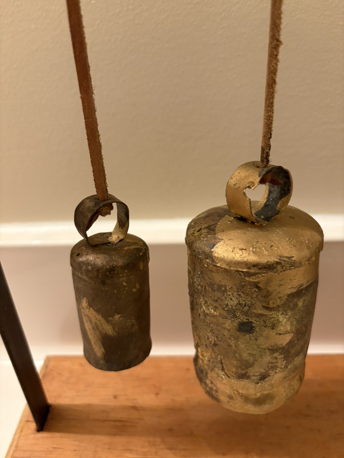 Hanging Bell Graduated Chimes Table Top Metal & Wood /Leather Striker Meditation