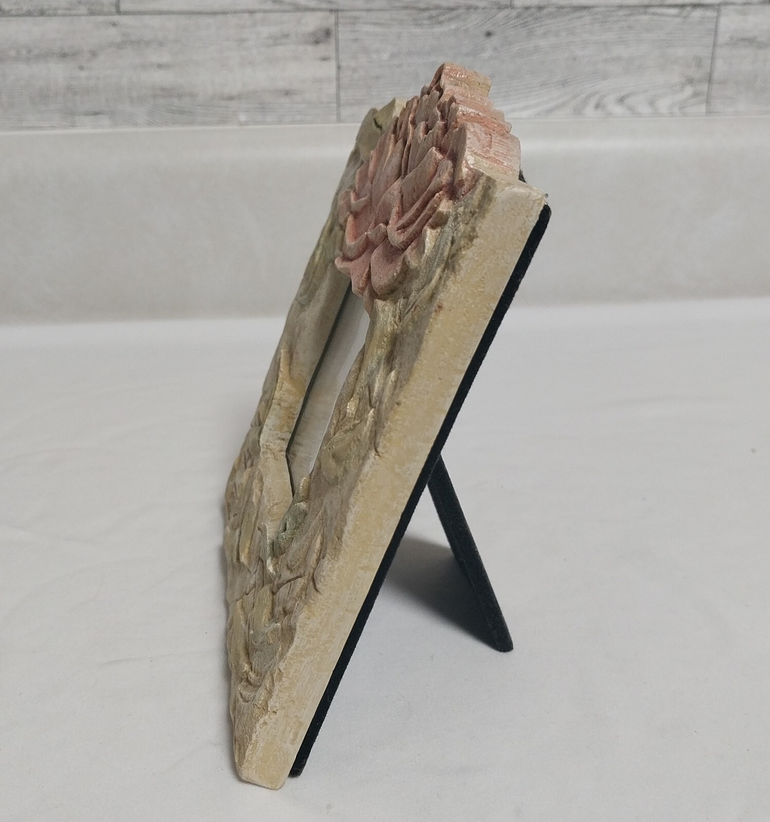 FETCO CERAMIC ROSE PHOTO FRAME TEXTURED PHOTO SIZE 2 1/2″X 2 1/3″ FREE STANDING