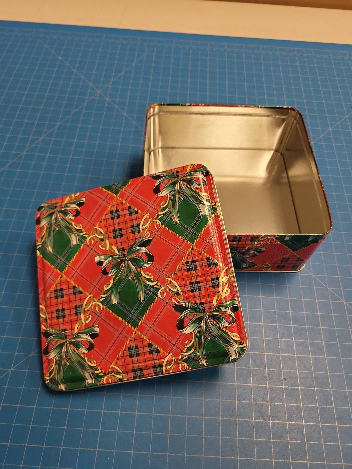 Vintage Christmas Holiday Plaid Tartan Metal Tin Box Square Gift Storage Red Gre