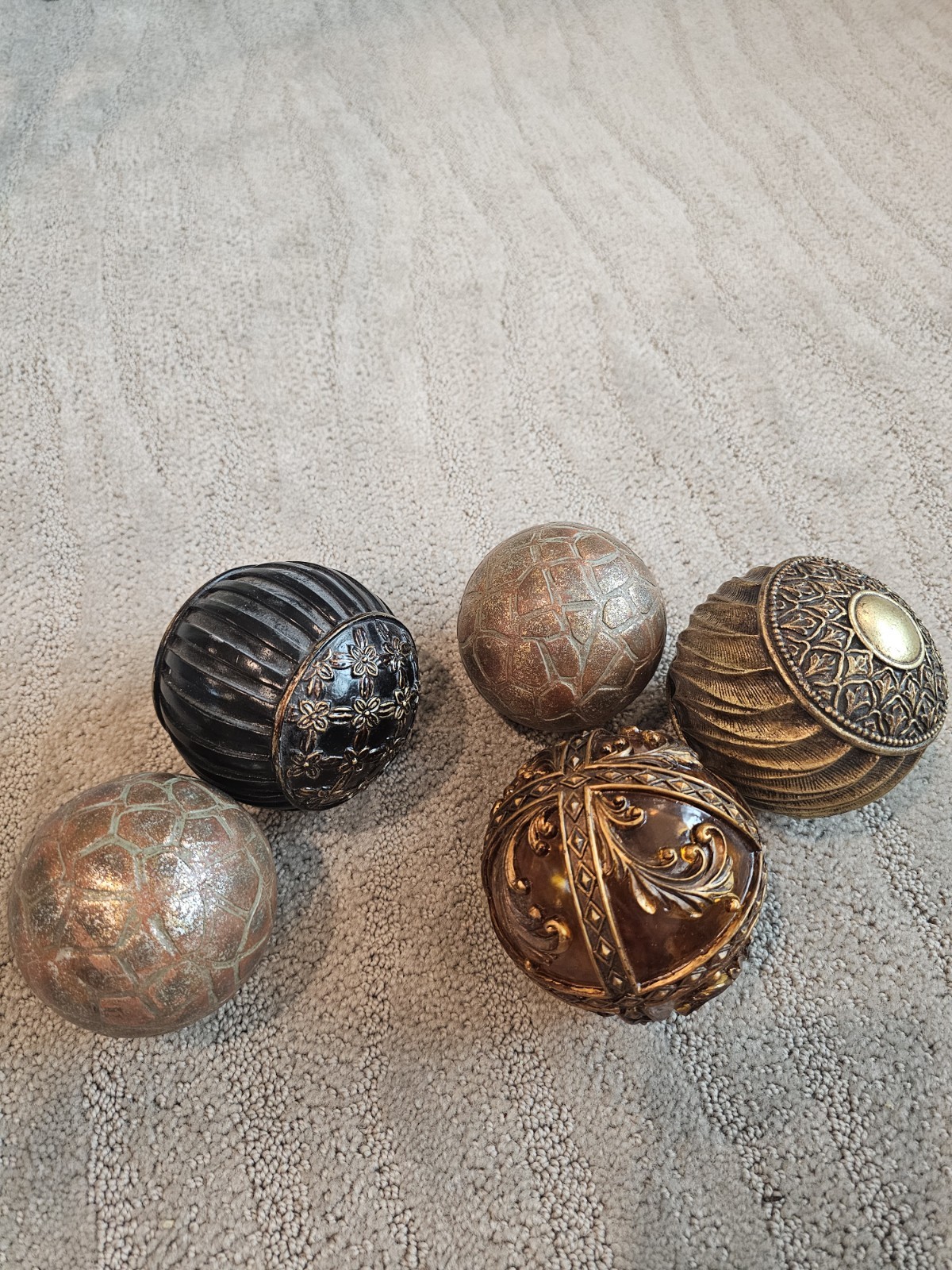 5 Decorative Balls Ornate Orbs Spheres 3.5″ 4.5″ Diameter Gold Black