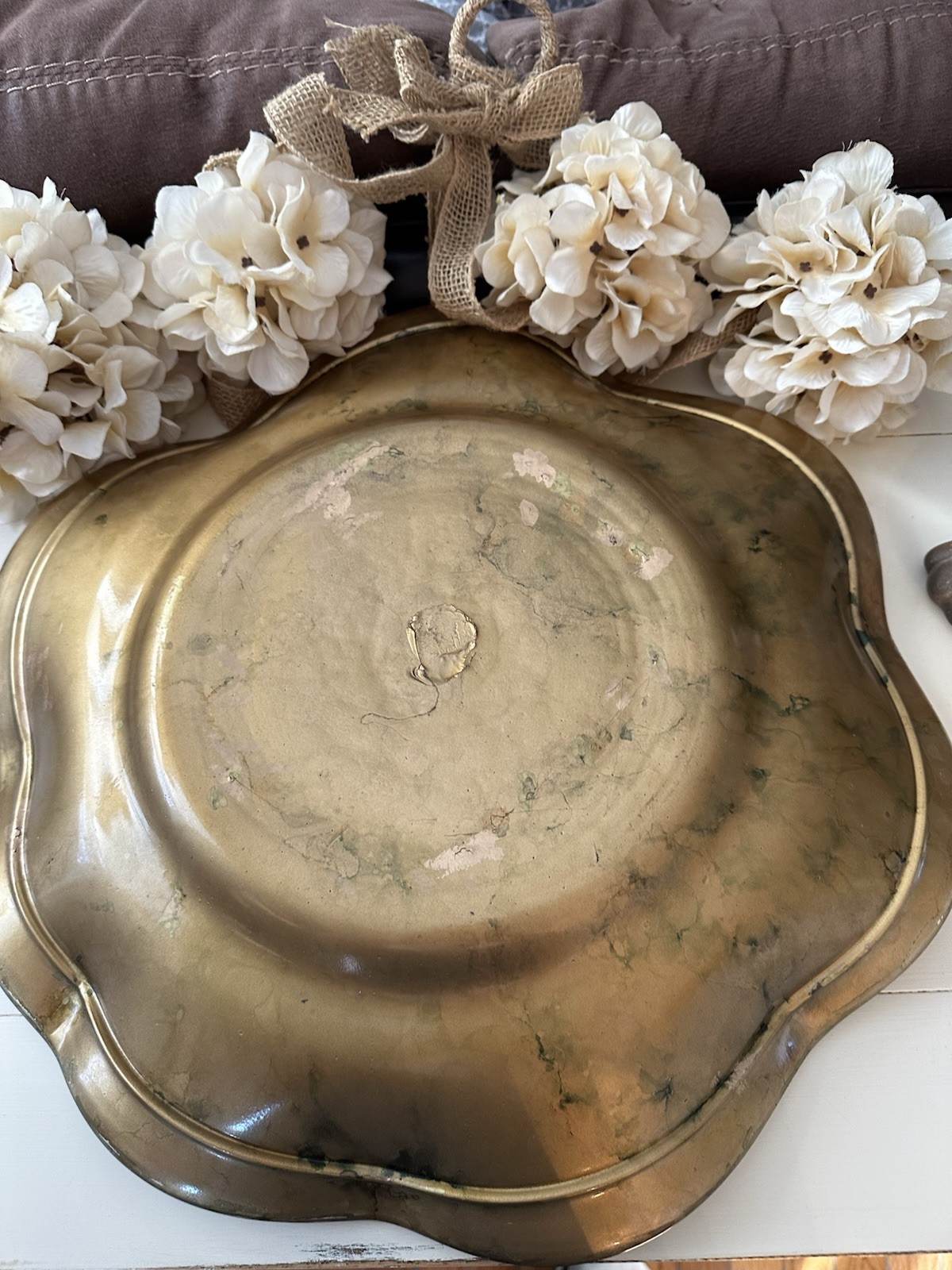 Large Gold/Mottled Brown Decorative Glass Charger Plate with Ornate Metal Stand