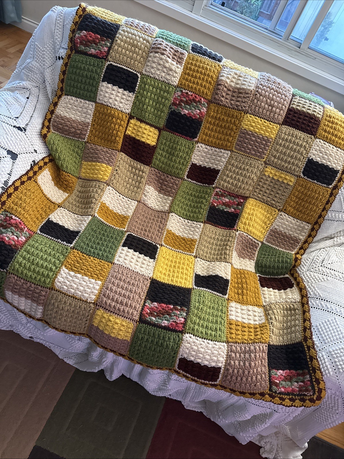 Vintage 70’s Handmade Crochet Chevron Scalloped Edge Throw Afghan 60” x 46″