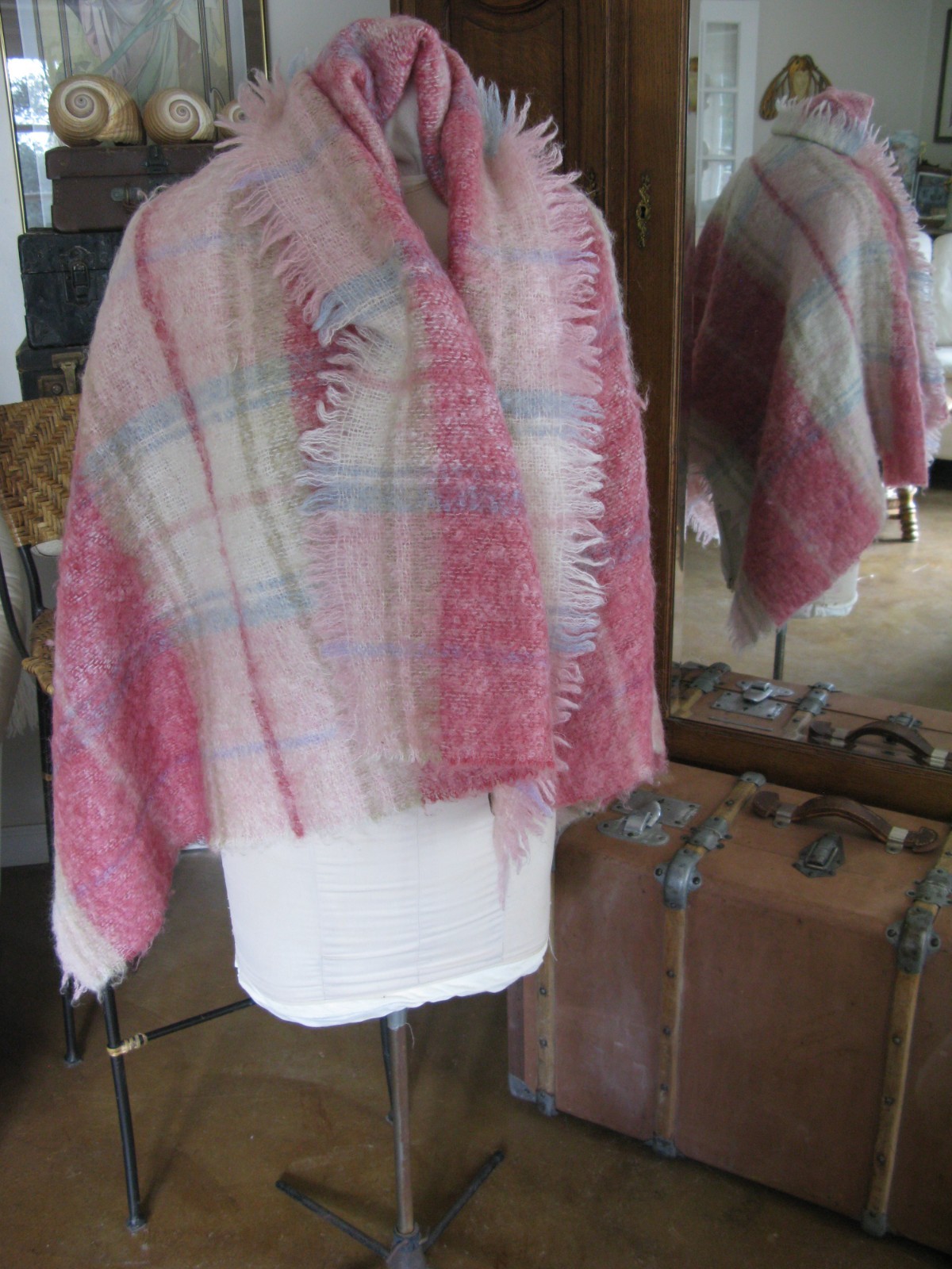JOHN HANLEY & CO NENAGH CO TIPPERARY IRELAND MOHAIR WOOL THROW BLANKET SHAWL